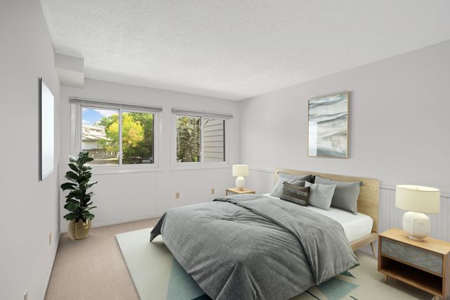 8944 Neill Lake Road 142B, Eden Prairie, MN 55347