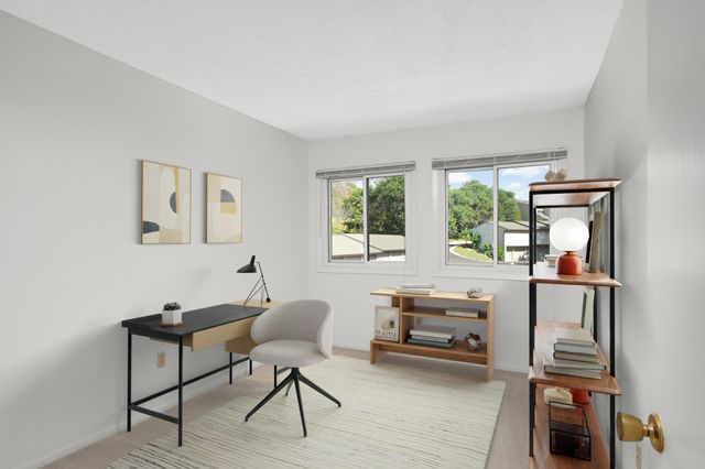 8944 Neill Lake Road 142B, Eden Prairie, MN 55347