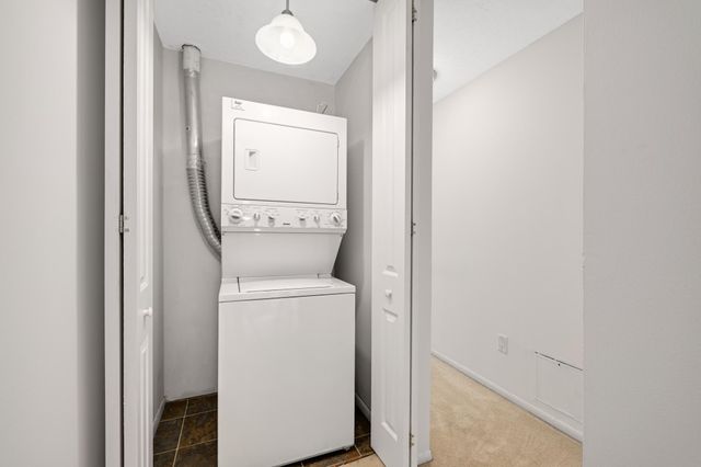 8944 Neill Lake Road 142B, Eden Prairie, MN 55347