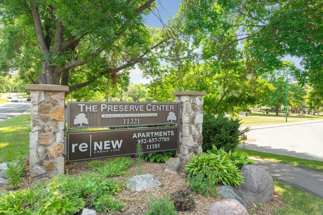 8944 Neill Lake Road 142B, Eden Prairie, MN 55347