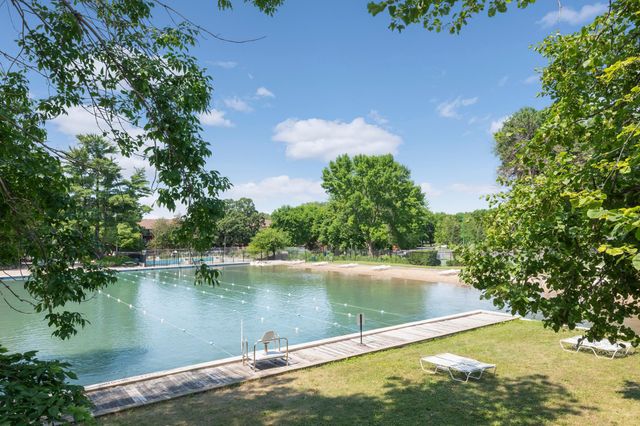 8944 Neill Lake Road 142B, Eden Prairie, MN 55347