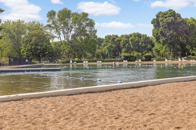 8944 Neill Lake Road 142B, Eden Prairie, MN 55347