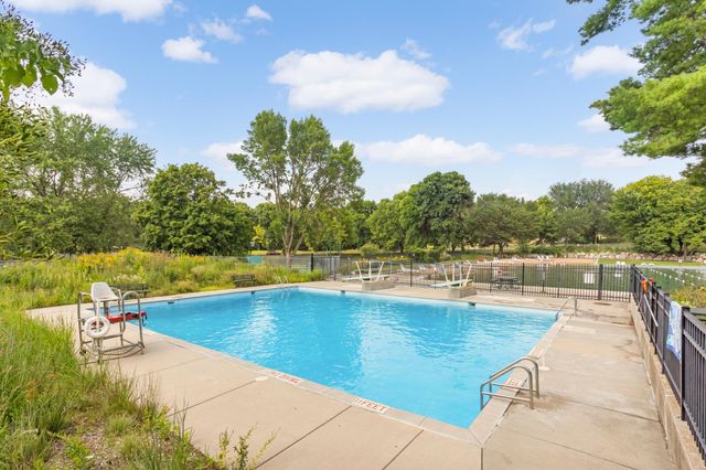 8944 Neill Lake Road 142B, Eden Prairie, MN 55347