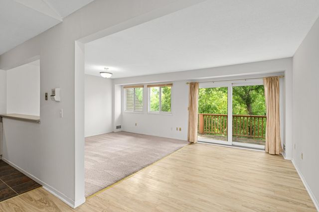 8944 Neill Lake Road 142B, Eden Prairie, MN 55347