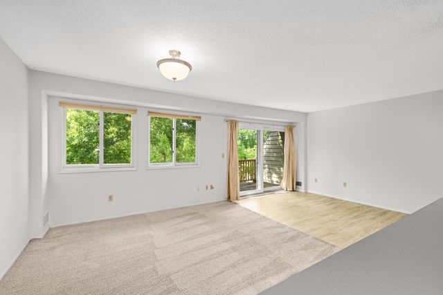 8944 Neill Lake Road 142B, Eden Prairie, MN 55347