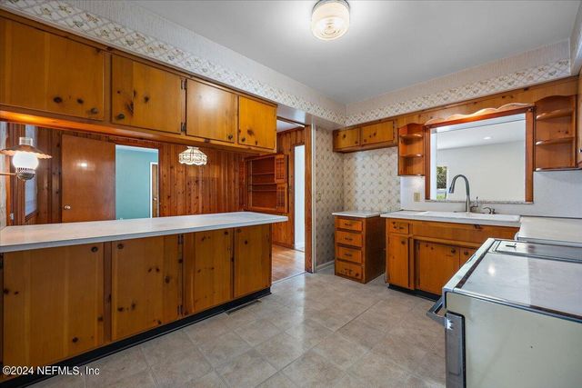 929 BORDEAU Avenue W, Jacksonville, FL 32211