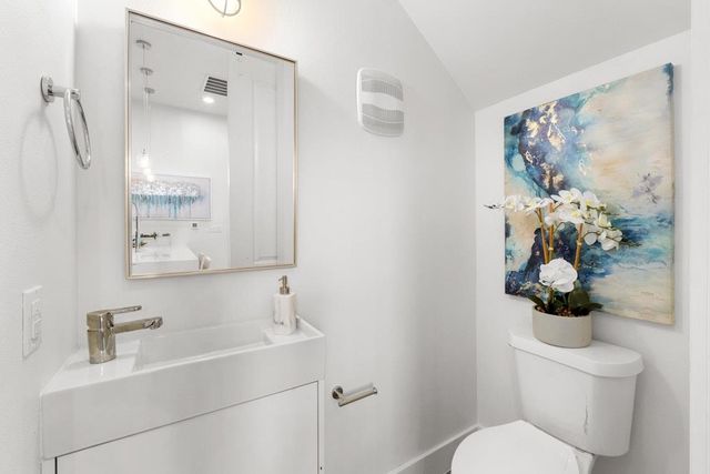 2909 E 13th ST 2, Austin, TX 78702