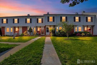 10 BEGONIA Court, Sayreville, NJ 08872