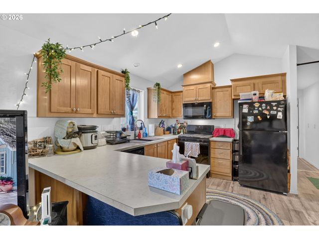 13531 CLAIRMONT Way, Oregon City, OR 97045