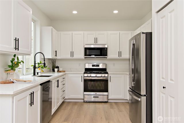 20208 90th Place S, Kent, WA 98031