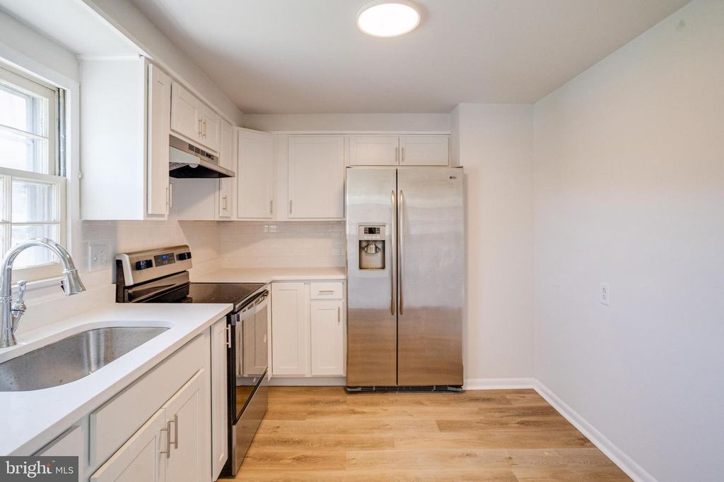 Image 11 of property listing at 5611 CHELWYND RD, Halethorpe, MD 21227