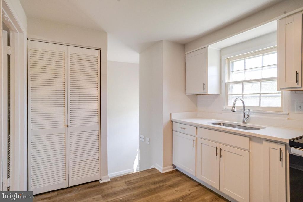 Image 12 of property listing at 5611 CHELWYND RD, Halethorpe, MD 21227