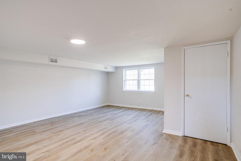Image 13 of property listing at 5611 CHELWYND RD, Halethorpe, MD 21227