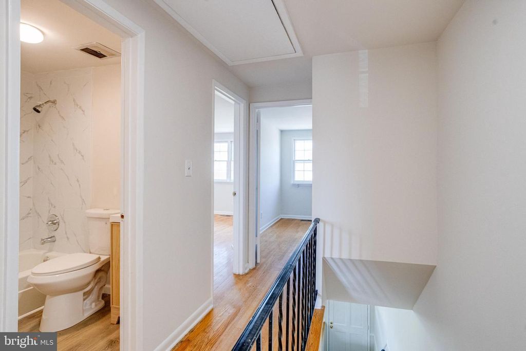 Image 19 of property listing at 5611 CHELWYND RD, Halethorpe, MD 21227