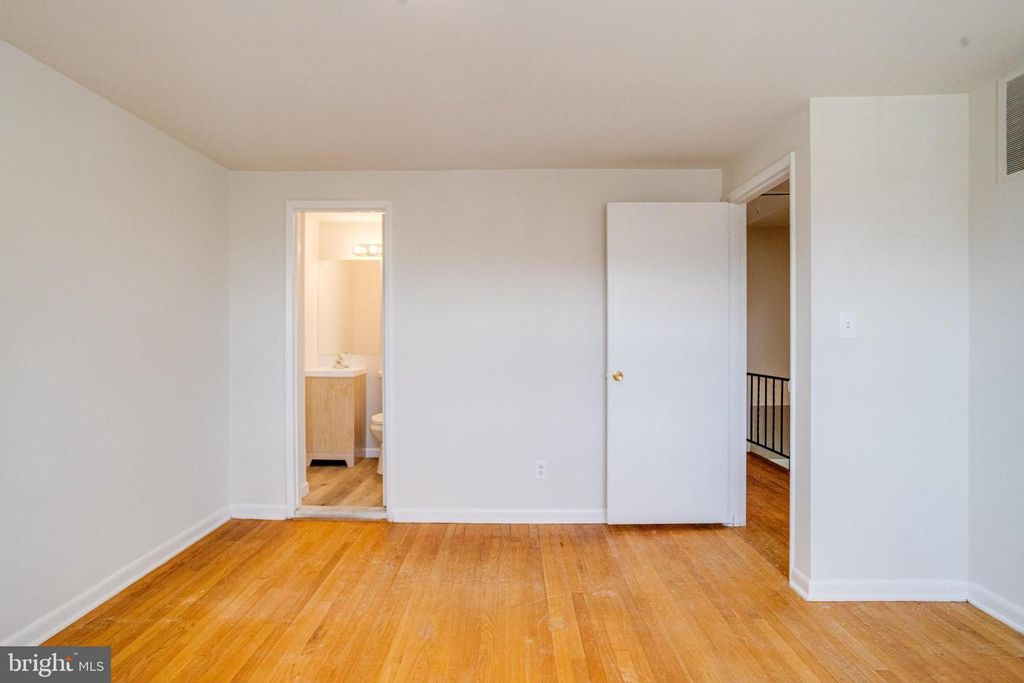 Image 23 of property listing at 5611 CHELWYND RD, Halethorpe, MD 21227