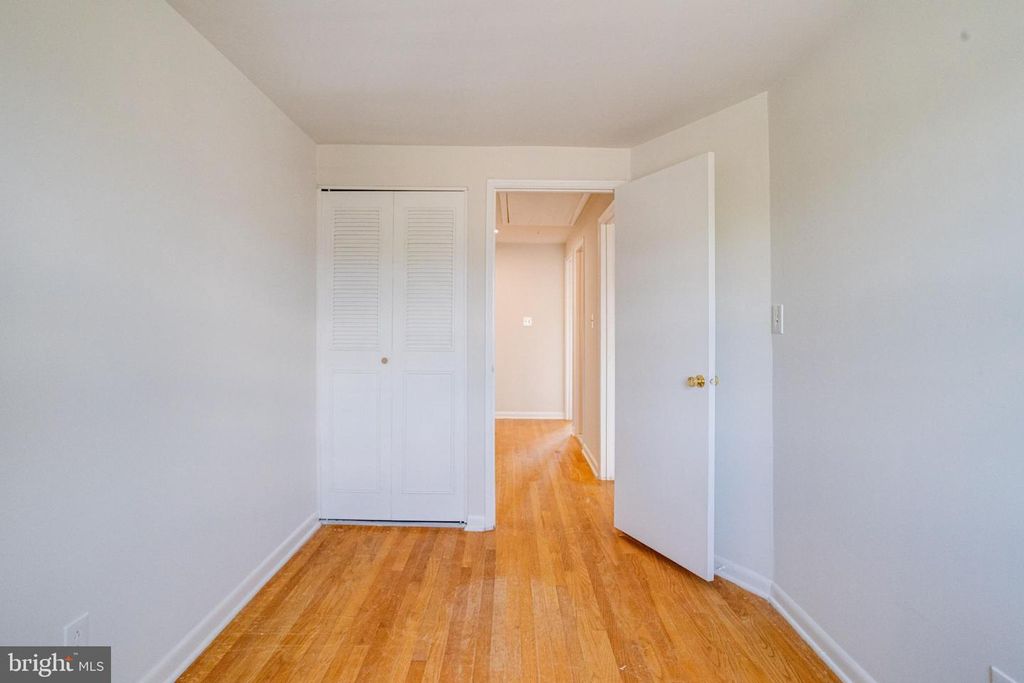Image 27 of property listing at 5611 CHELWYND RD, Halethorpe, MD 21227