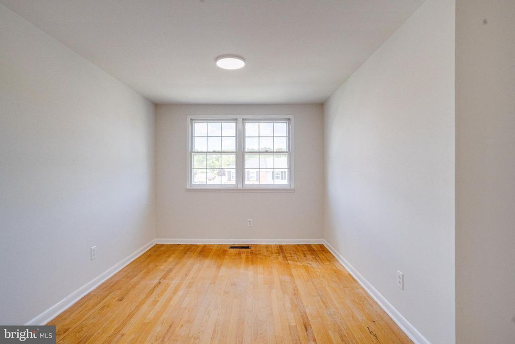 Image 29 of property listing at 5611 CHELWYND RD, Halethorpe, MD 21227