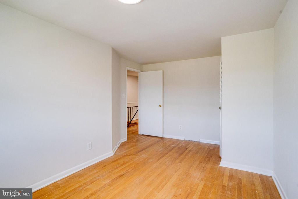 Image 31 of property listing at 5611 CHELWYND RD, Halethorpe, MD 21227