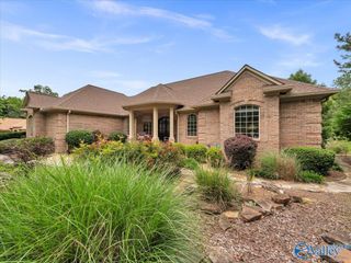 1069 Heritage Drive, Guntersville, AL 35976
