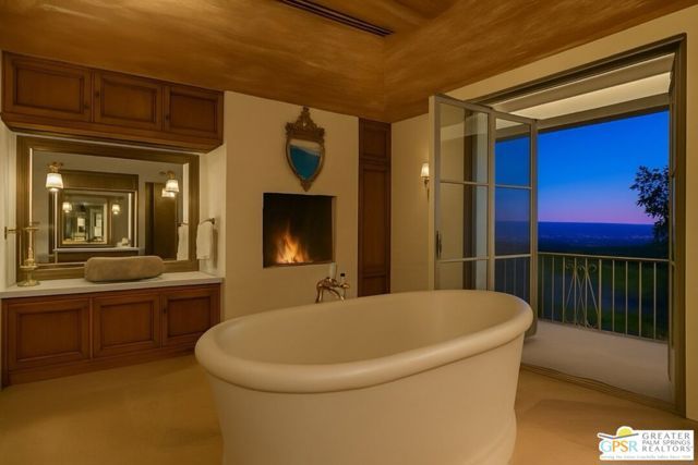 252 Ridge Road, Palm Springs, CA 92264