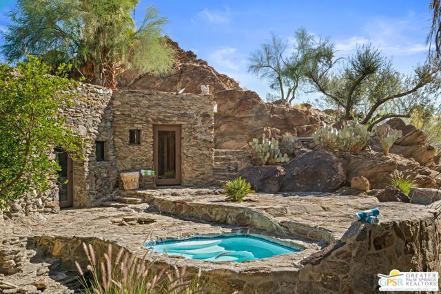 252 Ridge Road, Palm Springs, CA 92264