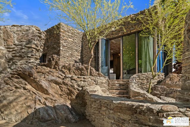 252 Ridge Road, Palm Springs, CA 92264