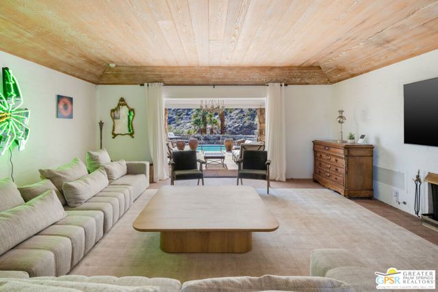 252 Ridge Road, Palm Springs, CA 92264