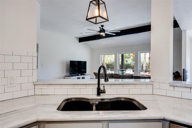 137 W Oak DR, Cedar Creek, TX 78612