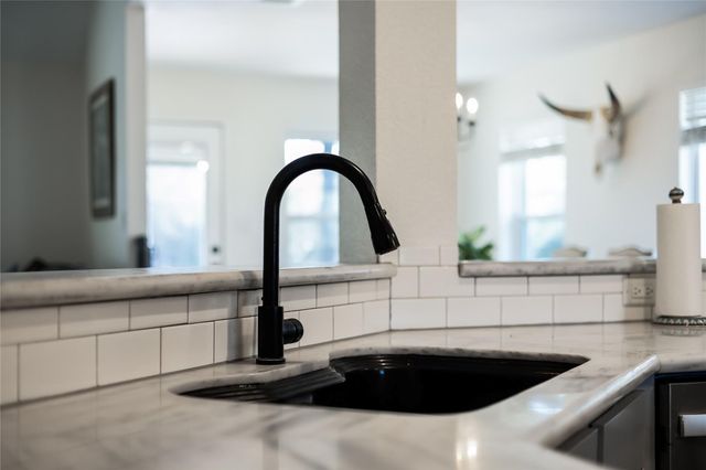 137 W Oak DR, Cedar Creek, TX 78612