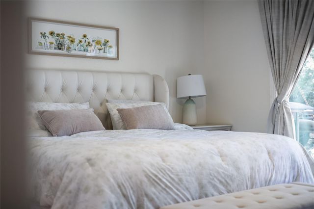 137 W Oak DR, Cedar Creek, TX 78612