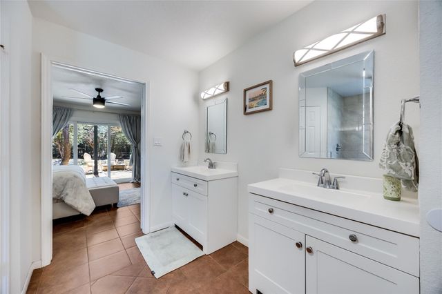 137 W Oak DR, Cedar Creek, TX 78612