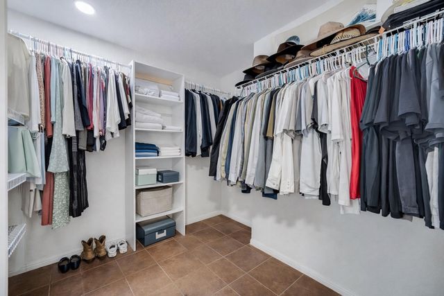 137 W Oak DR, Cedar Creek, TX 78612