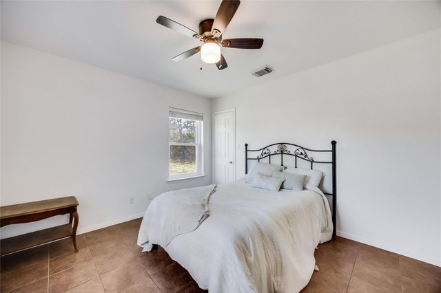 137 W Oak DR, Cedar Creek, TX 78612