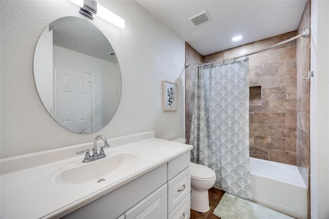 137 W Oak DR, Cedar Creek, TX 78612