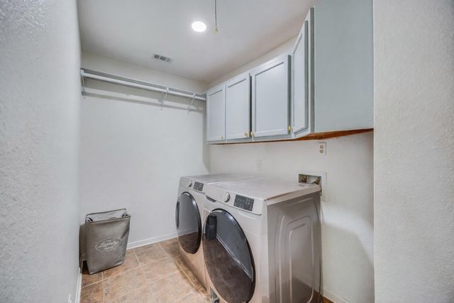 137 W Oak DR, Cedar Creek, TX 78612