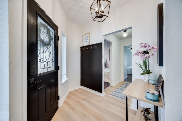 137 W Oak DR, Cedar Creek, TX 78612