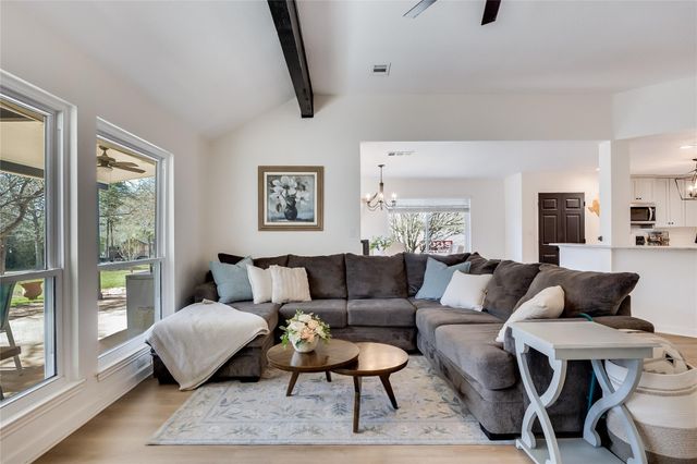 137 W Oak DR, Cedar Creek, TX 78612