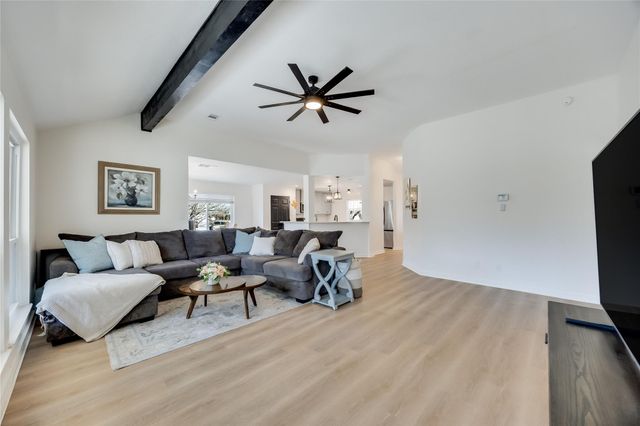 137 W Oak DR, Cedar Creek, TX 78612