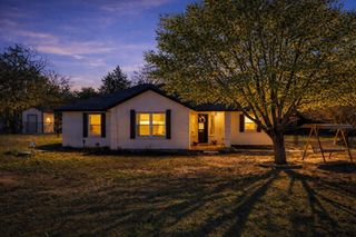 137 W Oak DR, Cedar Creek, TX 78612