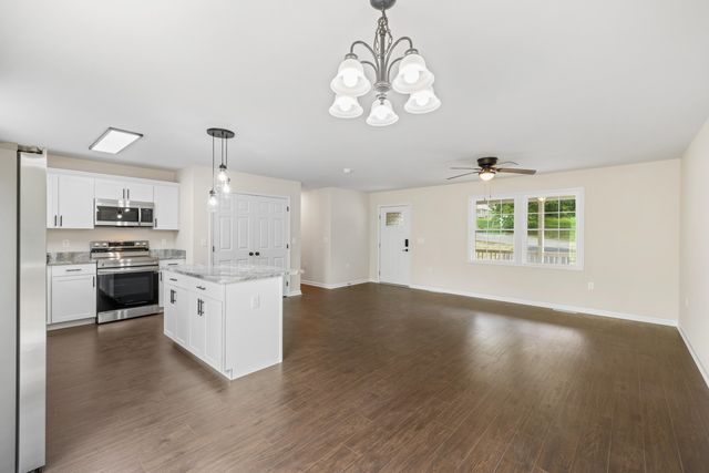10 MCARTHUR ST, Staunton, VA 24401