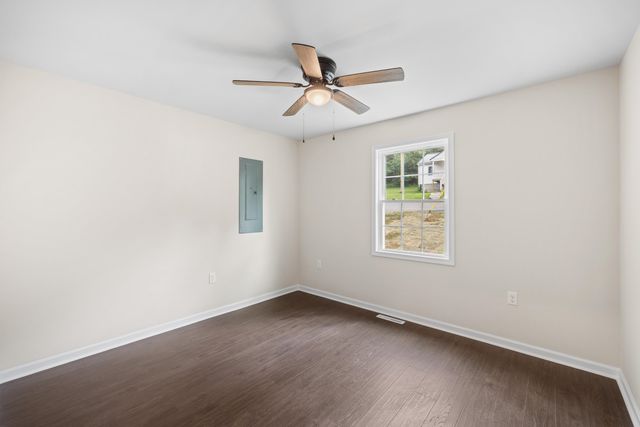 10 MCARTHUR ST, Staunton, VA 24401
