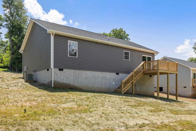 10 MCARTHUR ST, Staunton, VA 24401