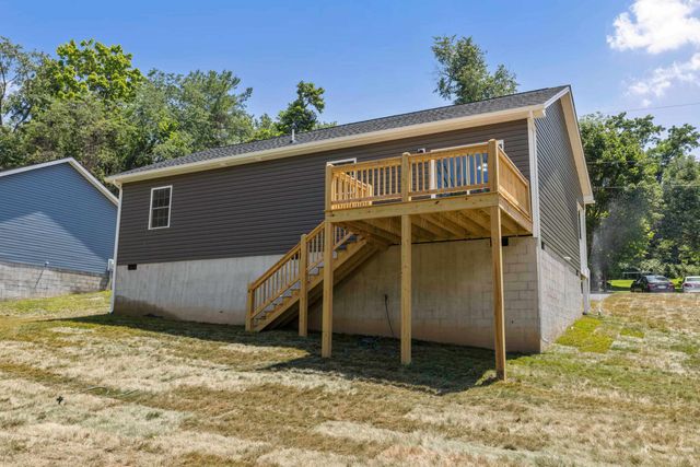 10 MCARTHUR ST, Staunton, VA 24401