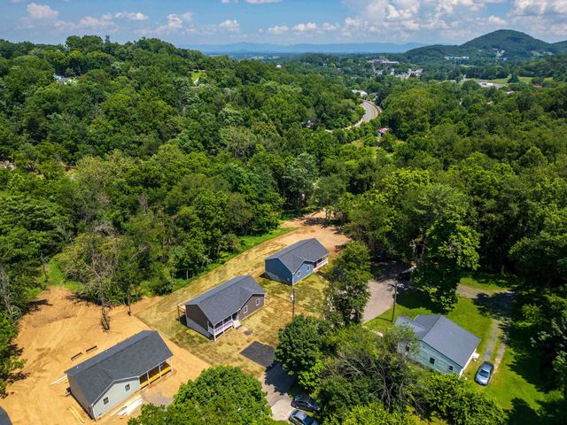 10 MCARTHUR ST, Staunton, VA 24401