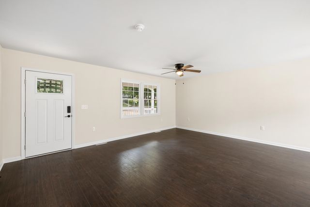 10 MCARTHUR ST, Staunton, VA 24401