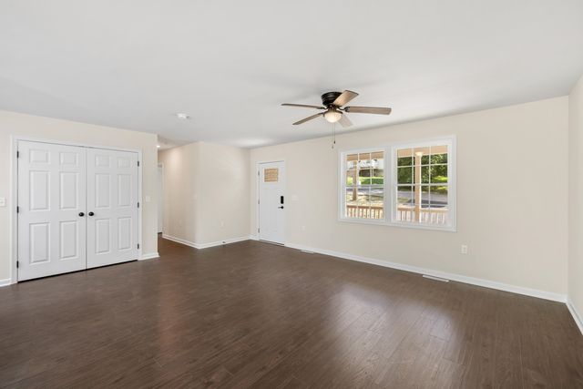 10 MCARTHUR ST, Staunton, VA 24401