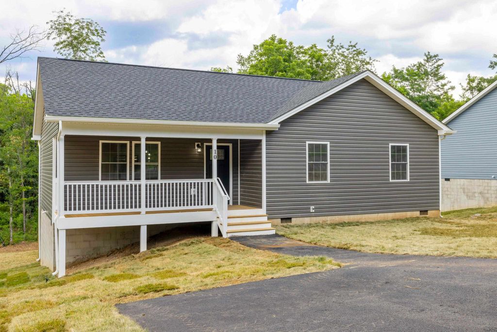 10 MCARTHUR ST, Staunton, VA 24401