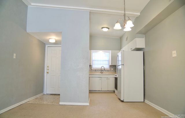211 WESTOAK RD, San Antonio, TX 78227