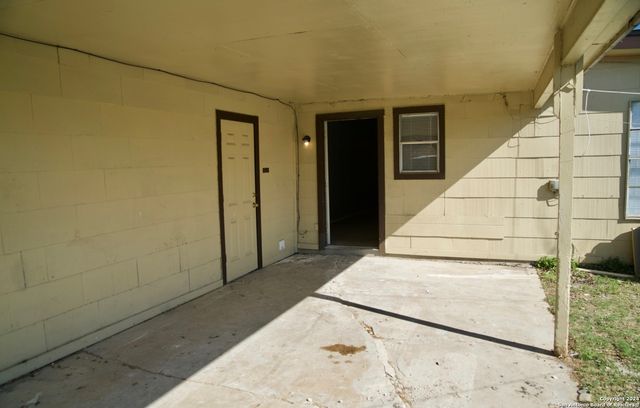 211 WESTOAK RD, San Antonio, TX 78227
