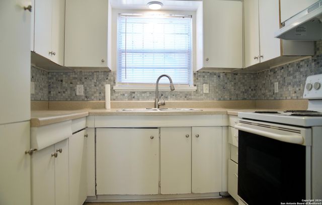 211 WESTOAK RD, San Antonio, TX 78227
